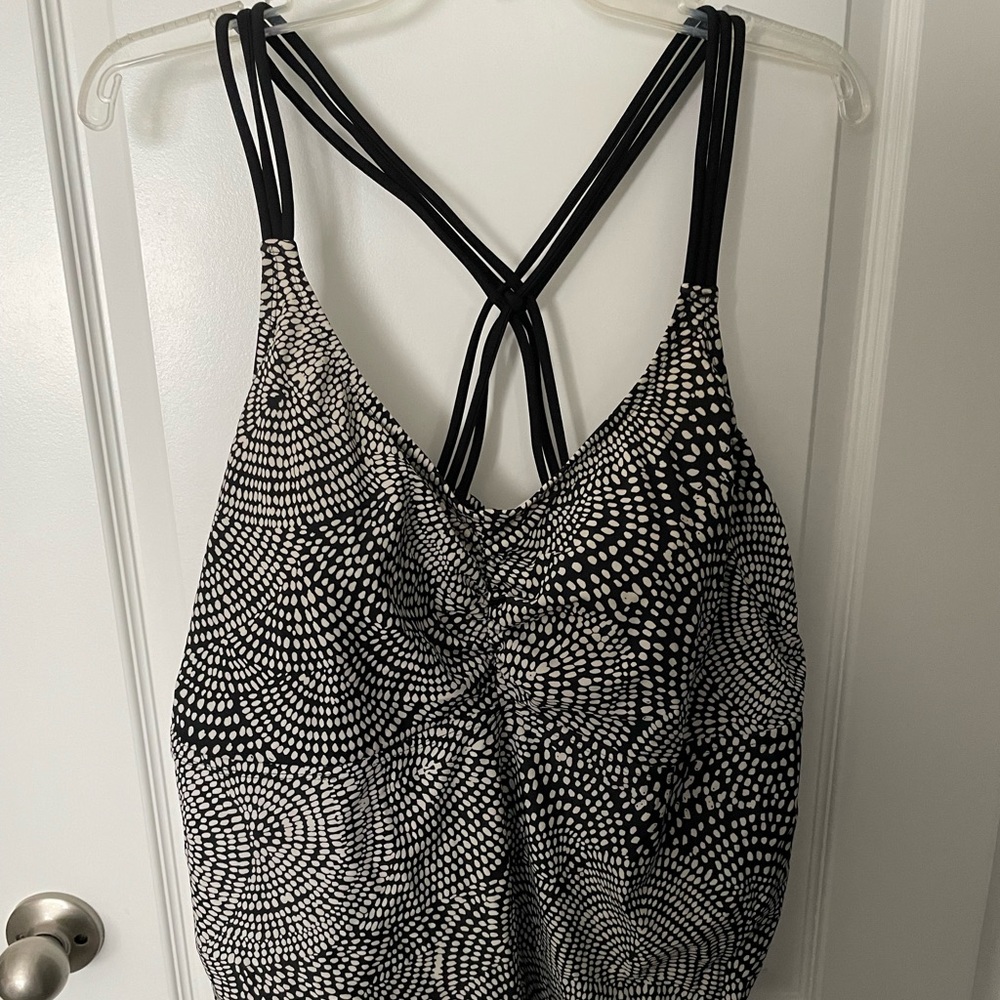 Black and white razorback swim top